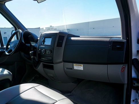 Used 2015 Mercedes-Benz Sprinter 2500 image 77
