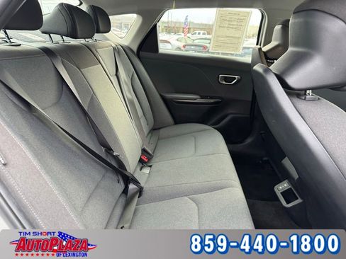 Used 2025 Kia K4 LXS image 32