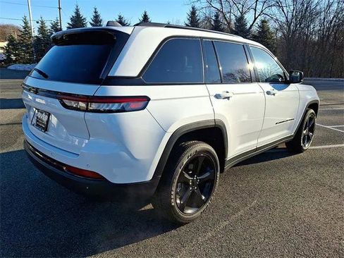 Certified 2024 Jeep Grand Cherokee Altitude image 25