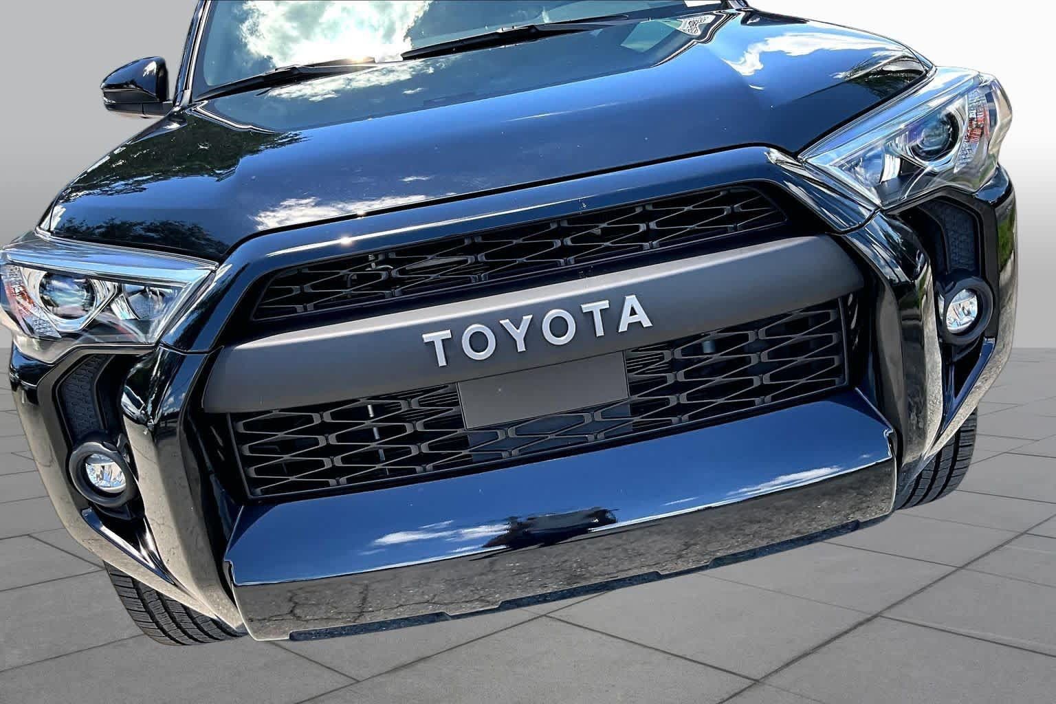 Used 2022 Toyota 4Runner SR5 Premium w/ Moonroof Package RWD image 30