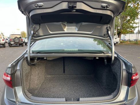 Used 2025 Volkswagen Jetta SE image 31