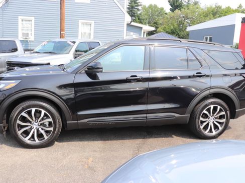 Used 2025 Ford Explorer ST-Line AWD/4WD image 2