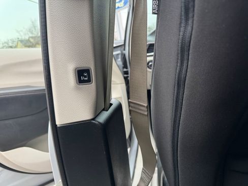 Used 2022 Chrysler Voyager LX FWD image 33