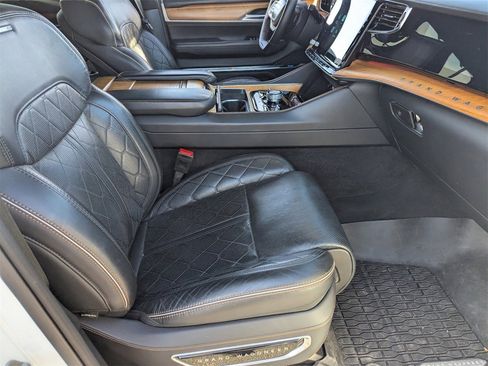Used 2024 Jeep Grand Wagoneer L Series III image 14