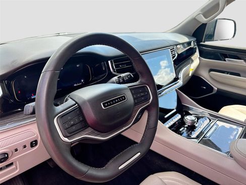 Used 2022 Jeep Wagoneer Series III w/ Flexible Seating Group image 9