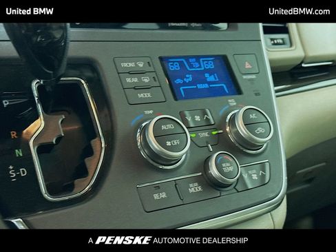 Used 2018 Toyota Sienna XLE FWD image 10