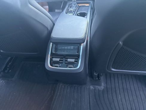 Used 2021 Volvo XC90 T6 Momentum image 16