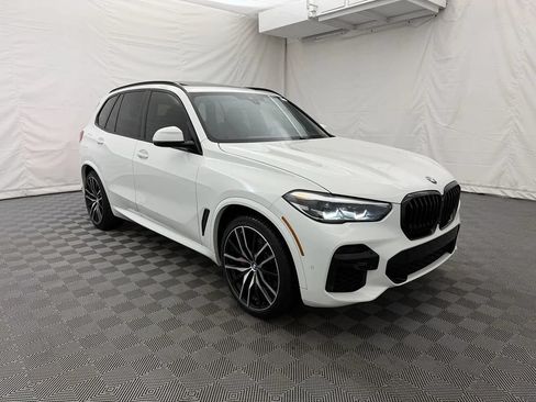 Used 2022 BMW X5 xDrive40i w/ M Sport Package AWD/4WD image 4