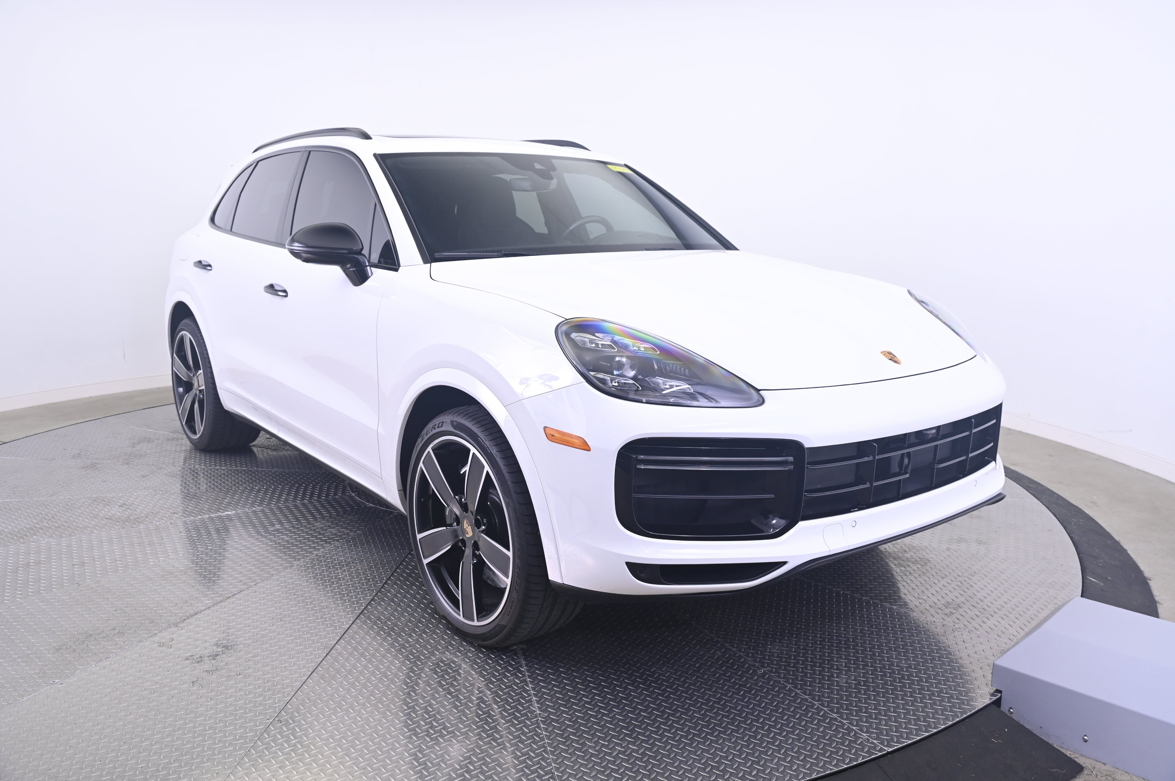 Certified 2023 Porsche Cayenne Turbo AWD/4WD image 9