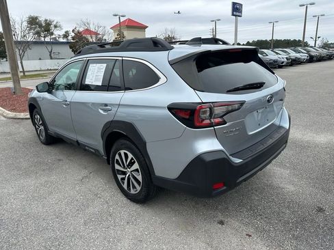 Used 2023 Subaru Outback Premium image 8