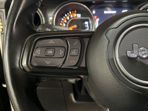 Used 2022 Jeep Gladiator Sport image 18