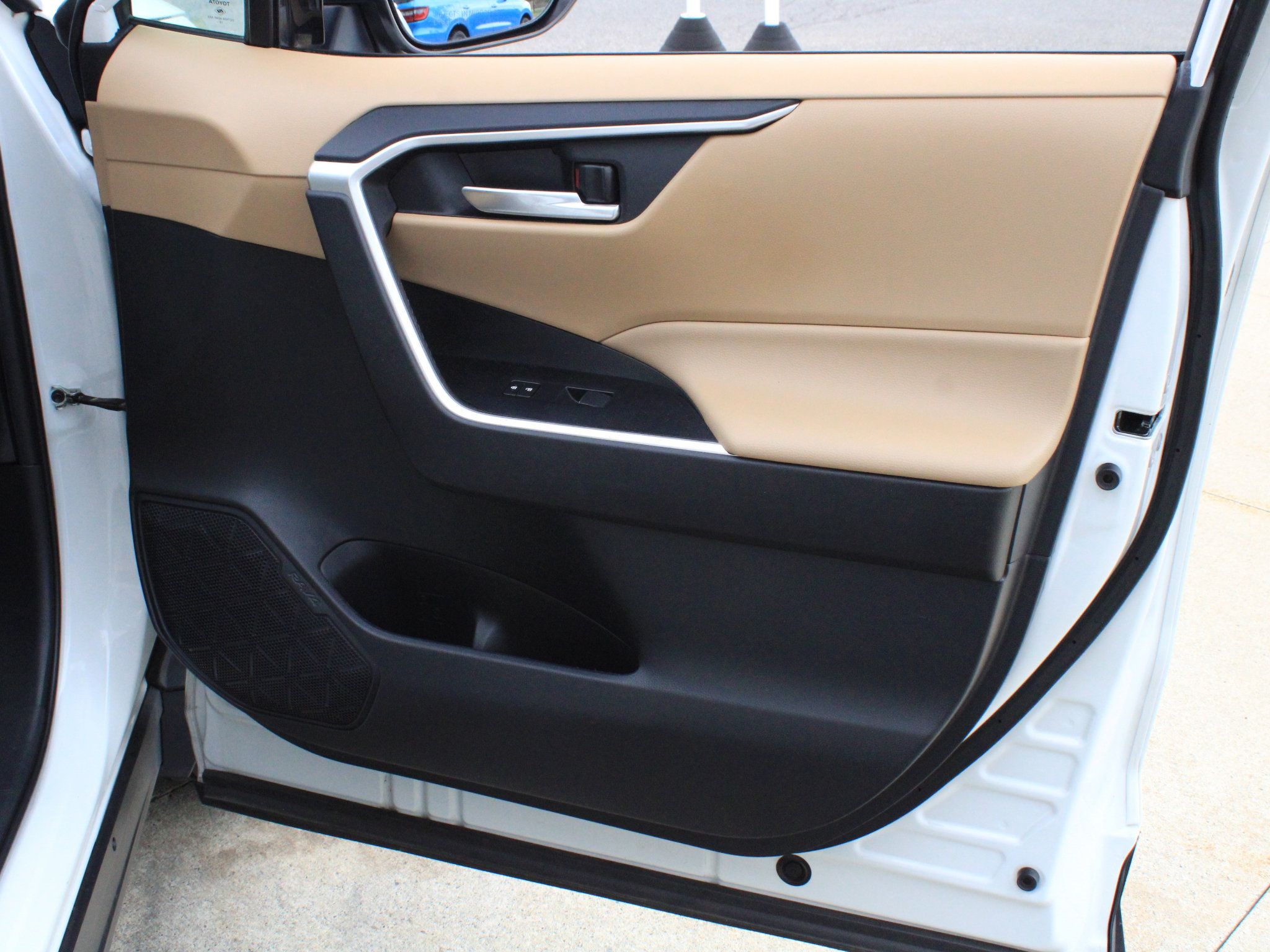 Used 2020 Toyota RAV4 XLE Premium AWD/4WD image 22