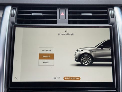 Used 2023 Land Rover Discovery S R-Dynamic image 28