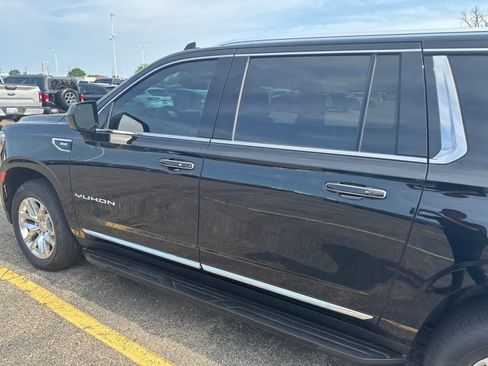 Used 2023 GMC Yukon XL SLT AWD/4WD image 16
