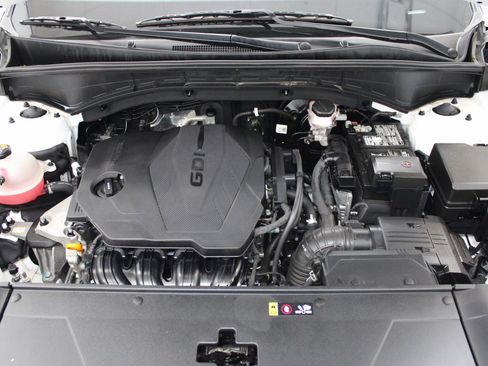 Used 2024 Kia Sorento S image 9