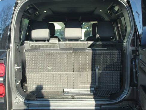 Used 2024 Land Rover Defender 110 X-Dynamic SE image 12