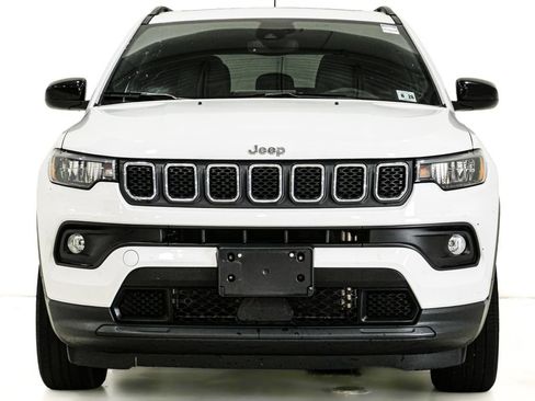 Used 2023 Jeep Compass Latitude w/ Sun and Sound Group AWD/4WD image 2