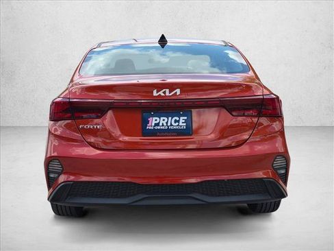 Used 2022 Kia Forte LXS w/ LXS Technology Package FWD image 7