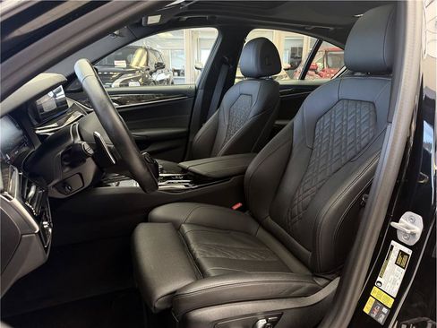 Used 2023 BMW 530e w/ M Sport Package RWD image 29