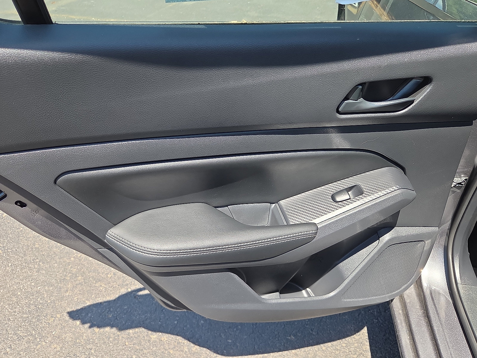 Used 2025 Nissan Altima 2.5 SV FWD image 21