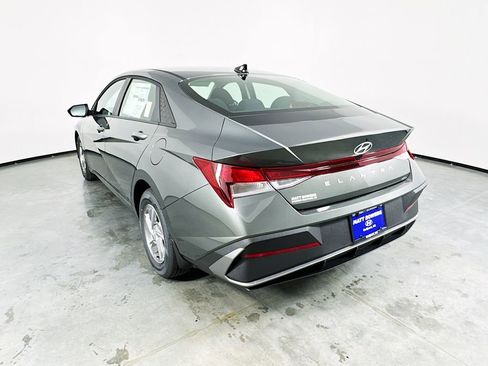 Certified 2025 Hyundai Elantra SE image 7