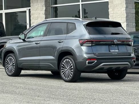 Used 2025 Volkswagen Taos SE FWD image 6
