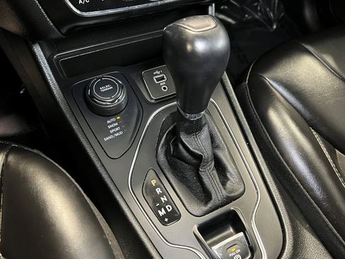 Used 2022 Jeep Cherokee Latitude w/ Sun & Sound Group image 47