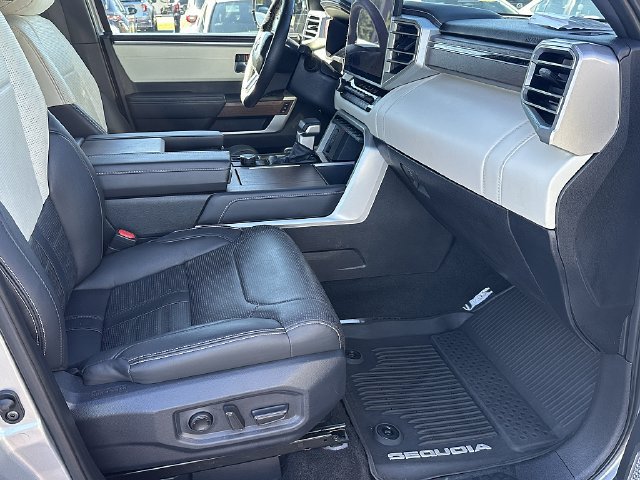 Used 2025 Toyota Sequoia Capstone AWD/4WD image 11