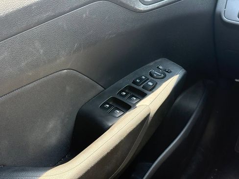 Used 2019 Hyundai Accent SE FWD image 8
