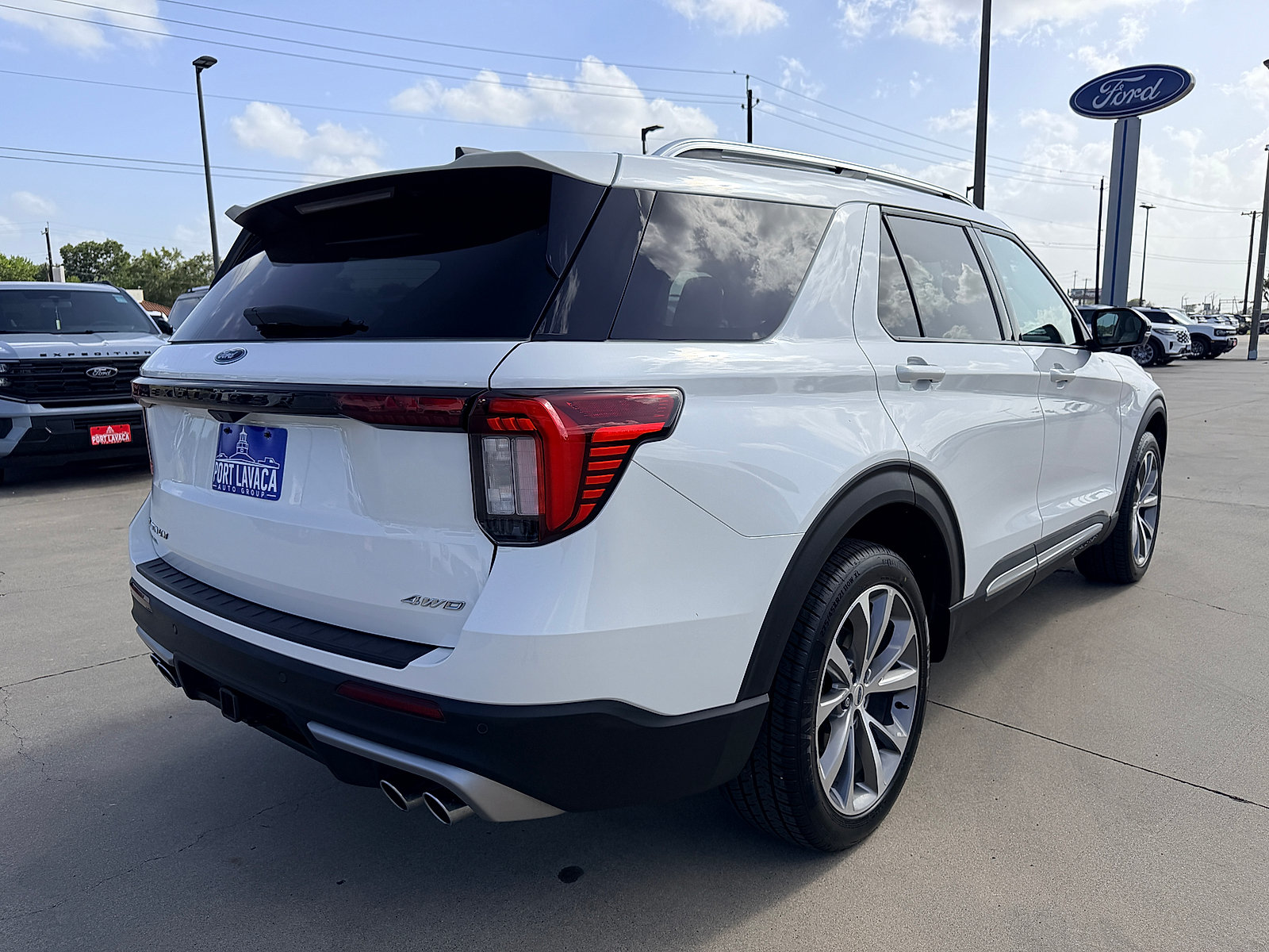 Used 2025 Ford Explorer Platinum w/ Ultimate Package AWD/4WD image 7