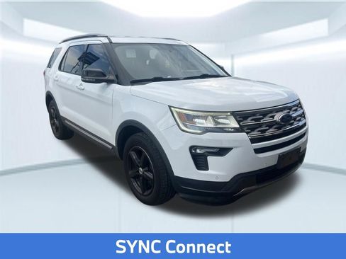 Used 2018 Ford Explorer XLT w/ Equipment Group 202A FWD image 2