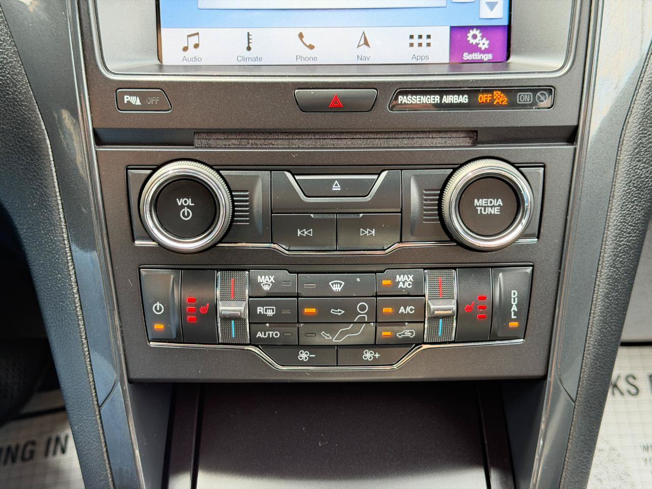 Used 2018 Ford Explorer XLT w/ Equipment Group 202A AWD/4WD image 70