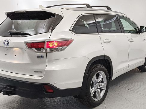 Used 2015 Toyota Highlander Limited w/ Driver Technology Package AWD/4WD image 3