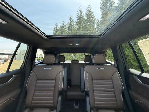 New 2026 GMC Acadia Denali Ultimate w/ LPO, Floor Liner Package AWD/4WD image 3