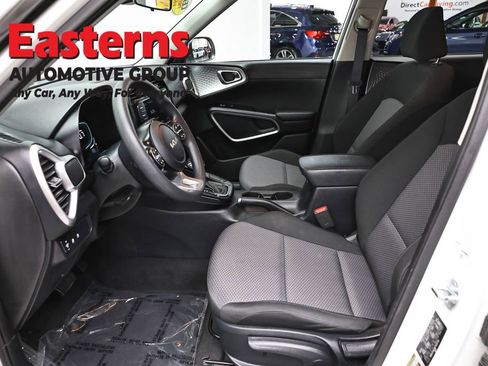 Used 2024 Kia Soul LX w/ Option Group 015 FWD image 14