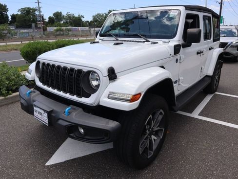 Used 2024 Jeep Wrangler Unlimited w/ Convenience Group AWD/4WD image 9