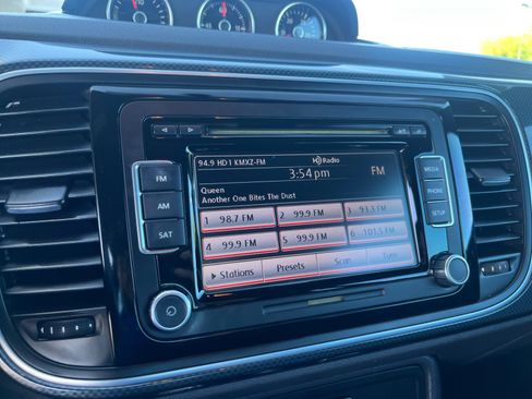 Used 2013 Volkswagen Beetle 2.0T image 27