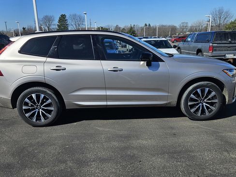 Used 2025 Volvo XC60 B5 Plus image 3