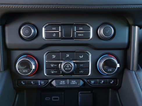 Used 2024 Chevrolet Tahoe High Country image 13