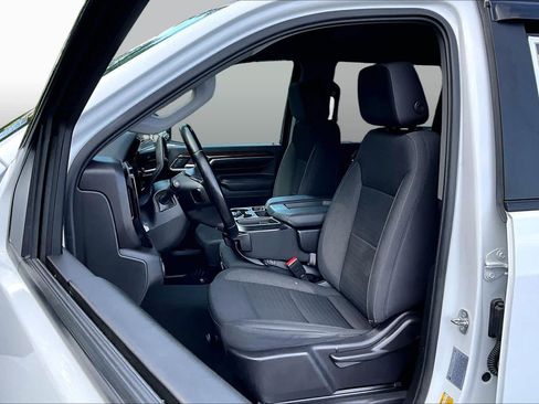 Used 2024 Chevrolet Silverado 2500 LT AWD/4WD image 9