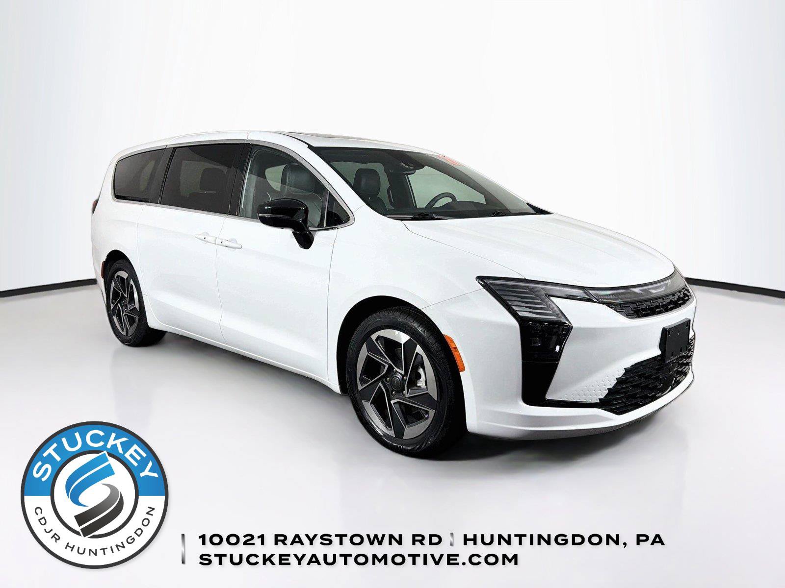 Used 2027 Chrysler Pacifica Limited FWD image 1