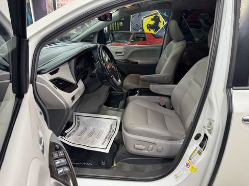 Used 2018 Toyota Sienna XLE Premium image 10