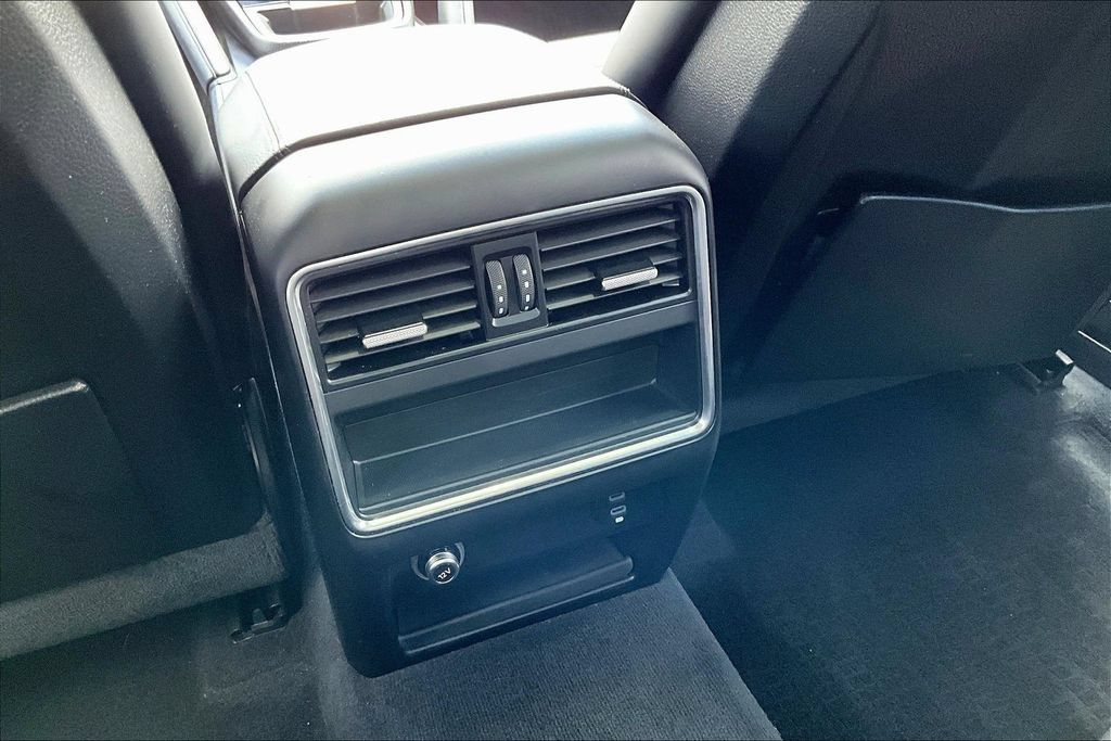 Used 2023 Porsche Cayenne AWD/4WD image 10