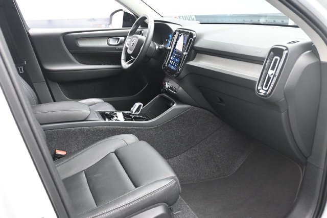 Used 2025 Volvo XC40 B5 Ultra AWD/4WD image 29
