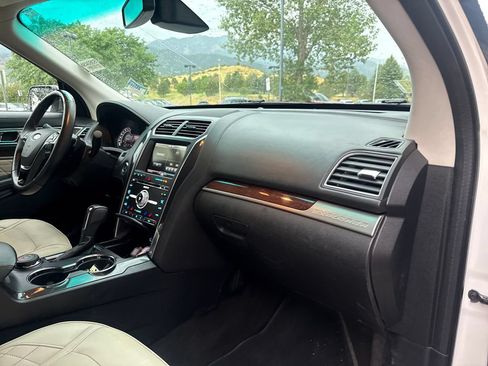 Used 2016 Ford Explorer Platinum AWD/4WD image 32
