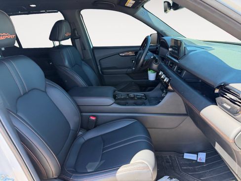Used 2025 Honda Pilot TrailSport image 15