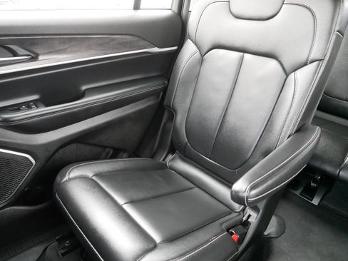 Used 2022 Jeep Grand Cherokee L Limited w/ MOPAR Finishing Package image 12