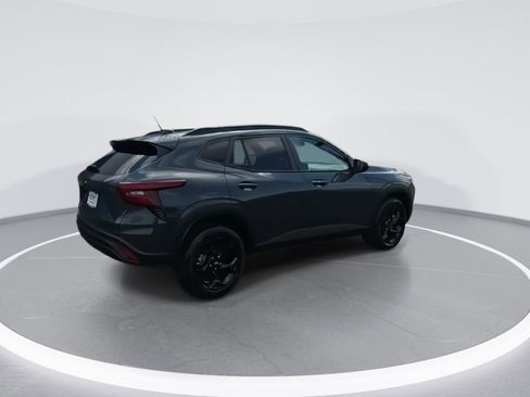 New 2026 Chevrolet Trax LT w/ Driver Confidence Package FWD image 8