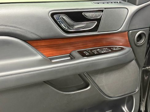 Used 2023 Lincoln Navigator L Standard Sport Utility 4D image 21