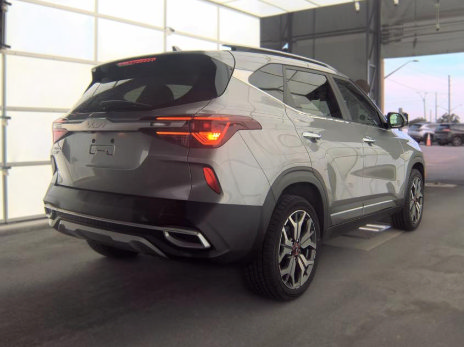 Used 2022 Kia Seltos SX w/ Sunroof Package AWD/4WD image 4